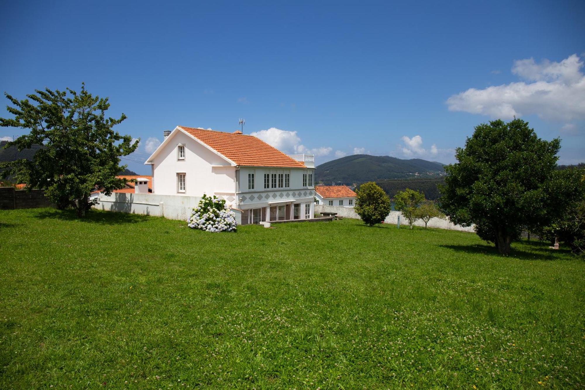 Beachfront Surf & Holiday House, Charming & Quiet Villarrube 外观 照片