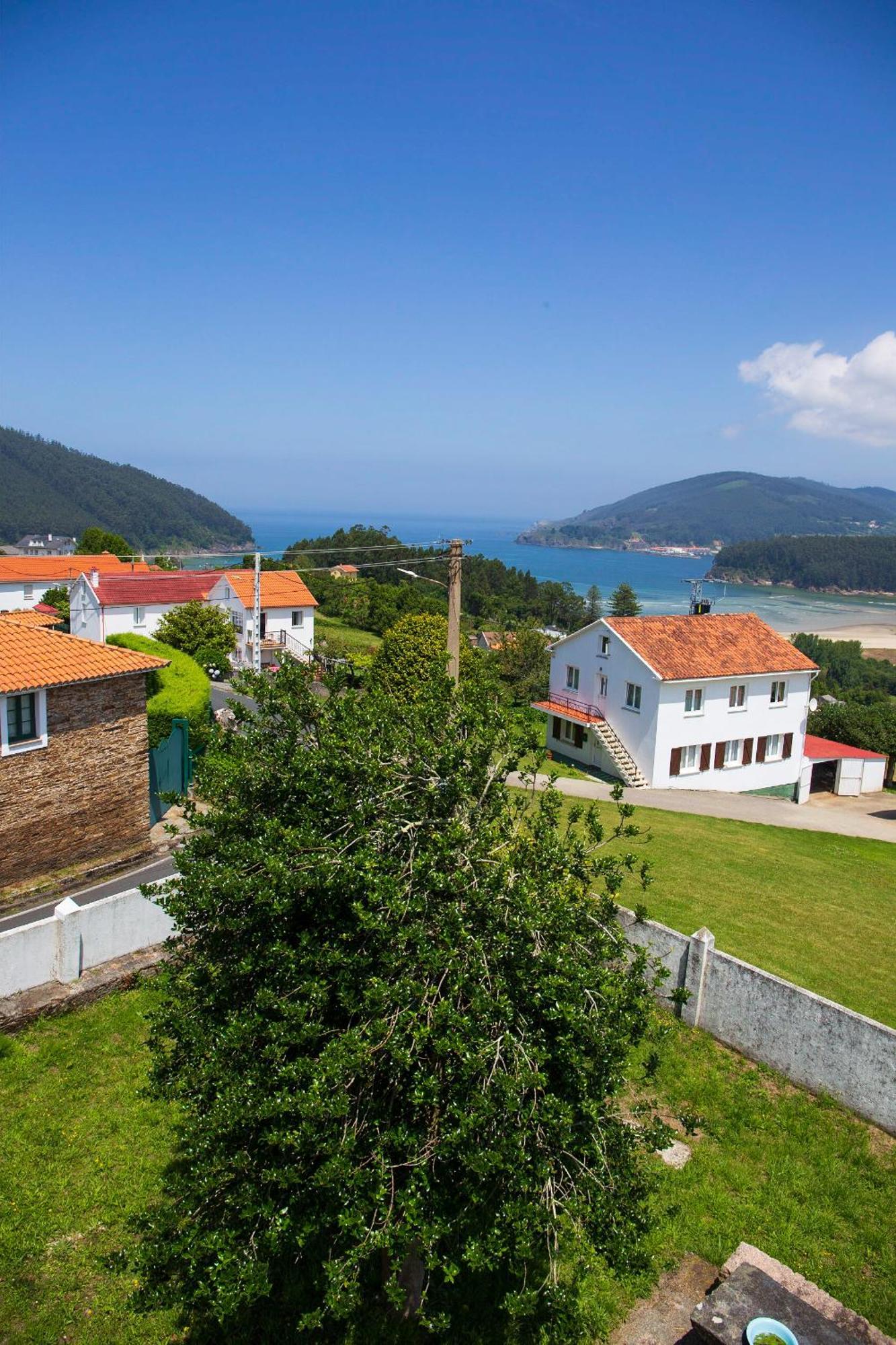Beachfront Surf & Holiday House, Charming & Quiet Villarrube 外观 照片